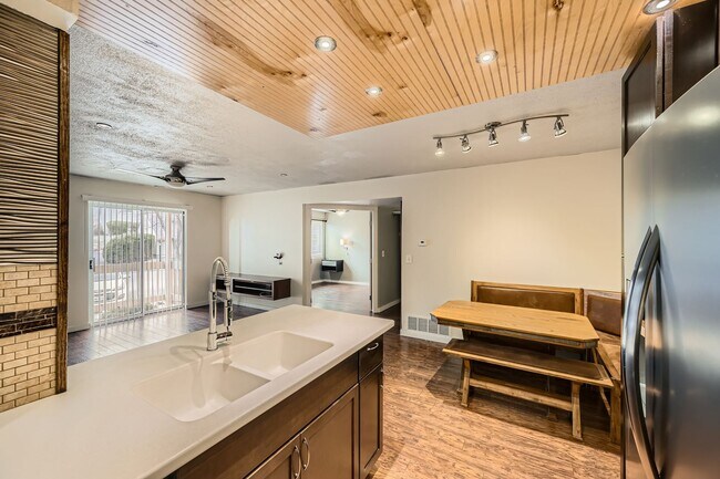 Building Photo - Main level Two Bedroom in Cheyenne Mountai...