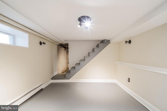 Building Photo - 455 Ripka St