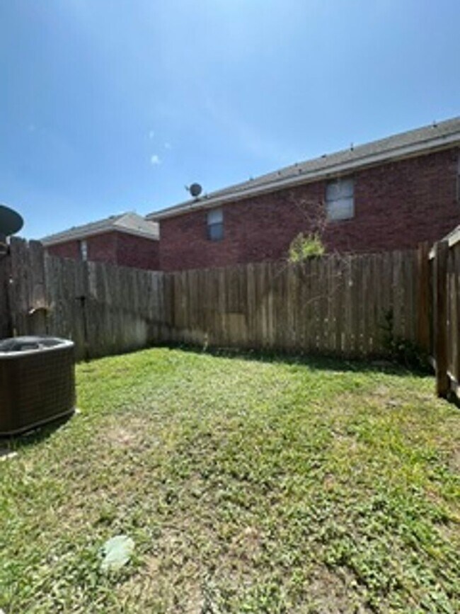 Building Photo - 102 S 48th Ln
