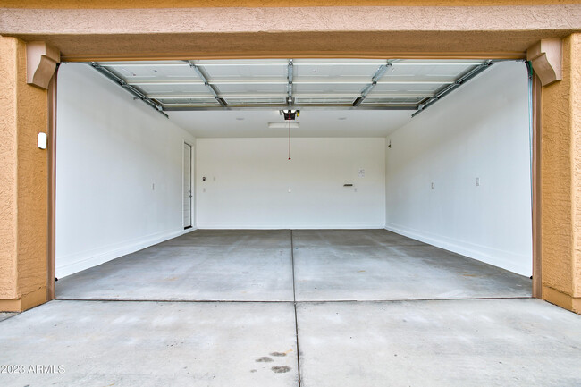 Building Photo - 16845 W Evergreen Rd