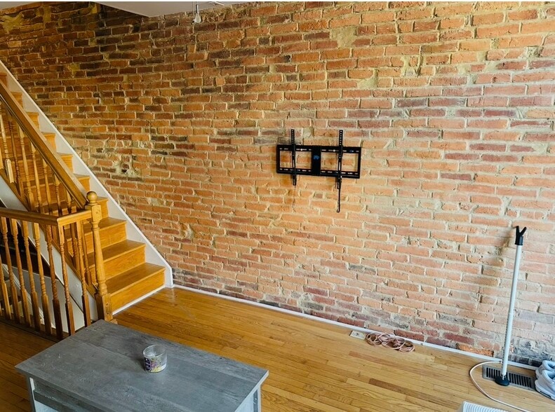 Living Room - 829 S Linwood Ave