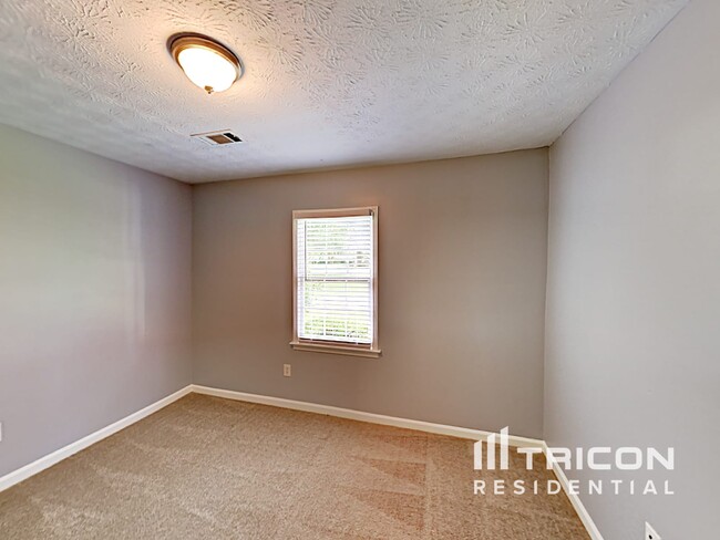 Building Photo - 110 W Forest Dr