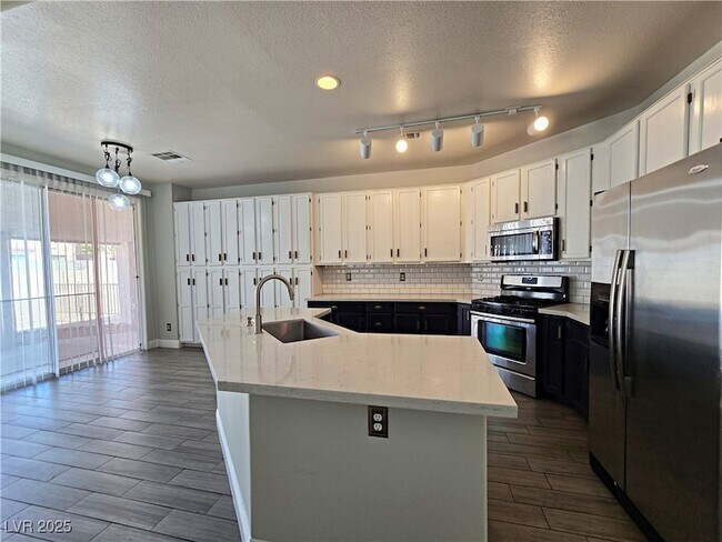 Building Photo - 53 Desert Dawn Ln