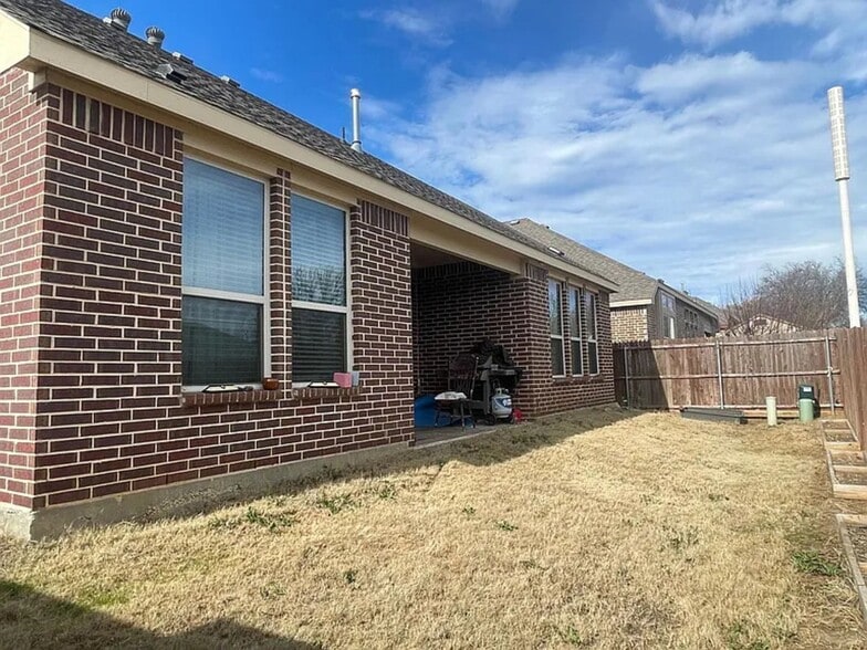 Building Photo - 1011 Nail Ln