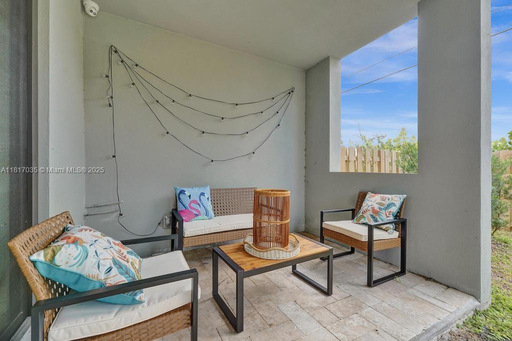 Building Photo - 1101 NE 16th Ter