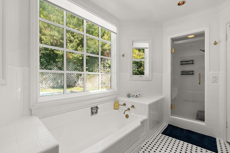 Building Photo - 1165 Coldwater Canyon Dr
