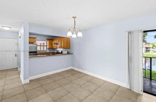 Building Photo - 1495 Lake Crystal Dr