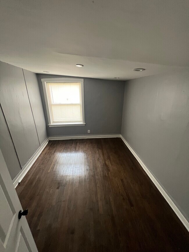 Bedroom #3 - 3947 W Van Buren St