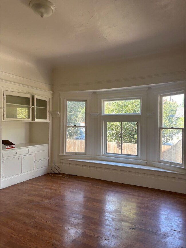 Building Photo - 54-1308