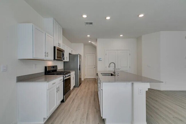 Building Photo - BEAUTIFUL NEW BUILD WITH 3 BEDROOMS, 2.5 B...
