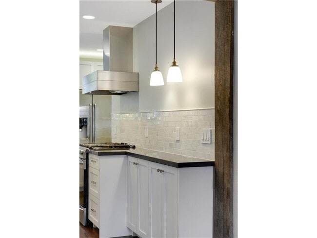 Building Photo - 4020 Ewing Ave S