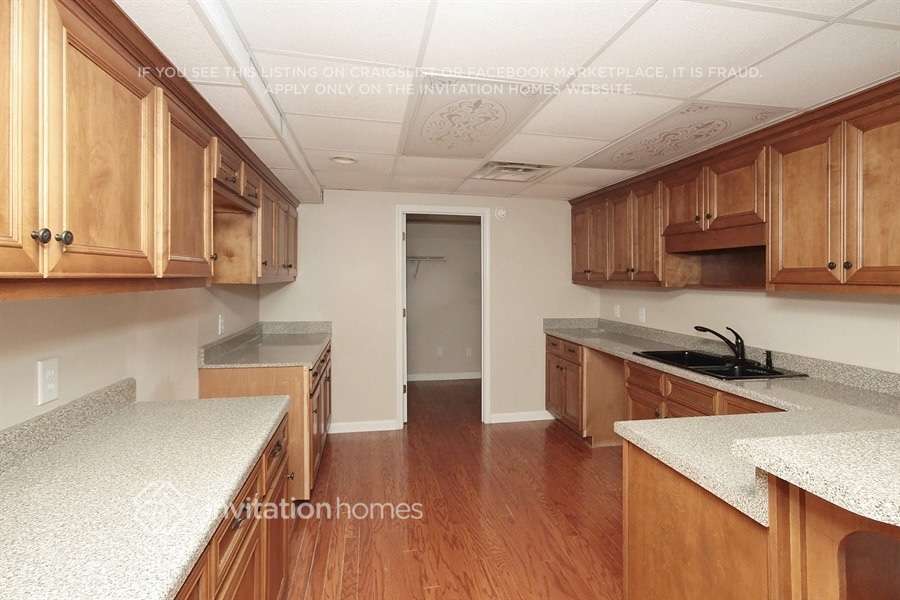 Building Photo - 1905 Oak Wind Ln NE