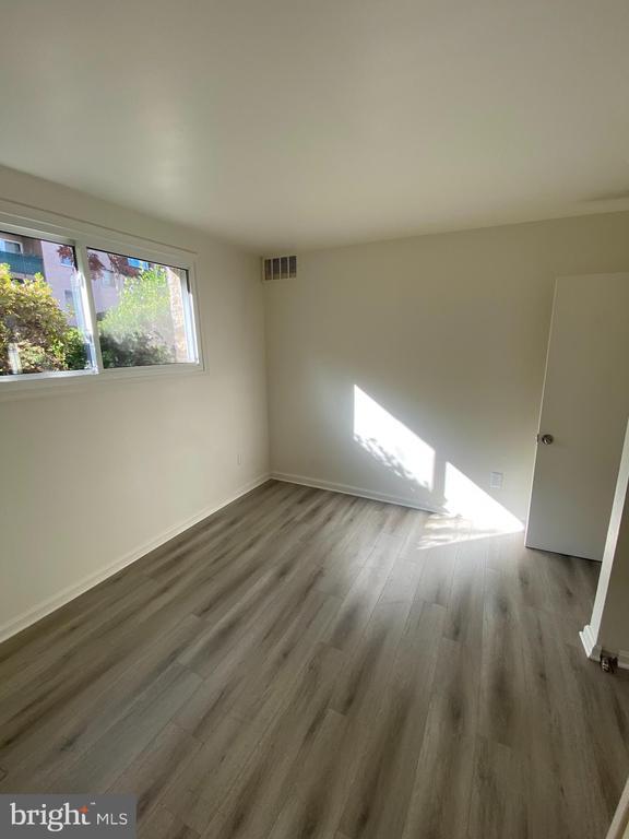 Building Photo - 5438 85th Ave