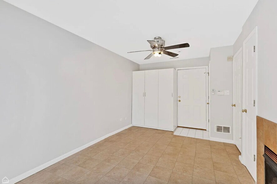 Building Photo - 855 W Erie St