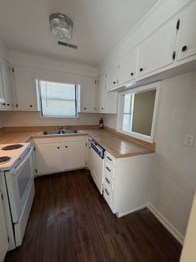 Building Photo - 232 Miami St