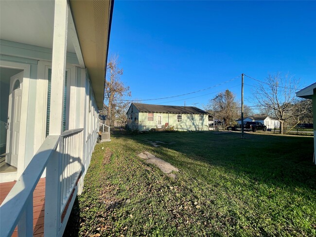 Building Photo - 504 N 8th St