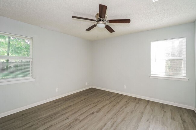 Building Photo - Newly Renovated Single Family Home | 4 BR/2BA | Car Covered Parking | With 2 living areas