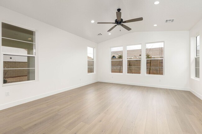 Building Photo - Beautiful New Home with access to community pool