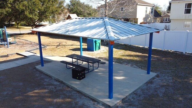 Building Photo - FOR RENT in Newberry 4 Bed, 2 bath corner home