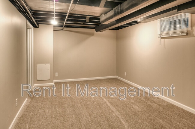Building Photo - 1220 S 55th St