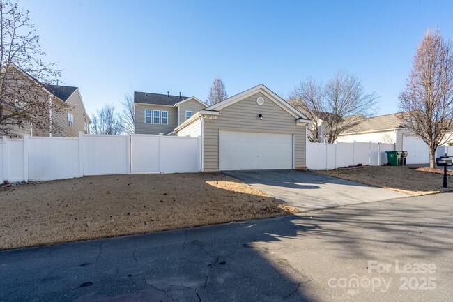 Building Photo - 10725 Serape Rd