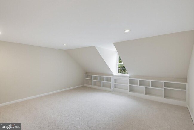 Building Photo - 871 Oella Ave