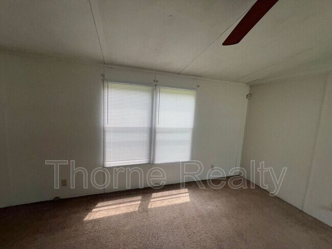 Building Photo - 176 Matts Ln