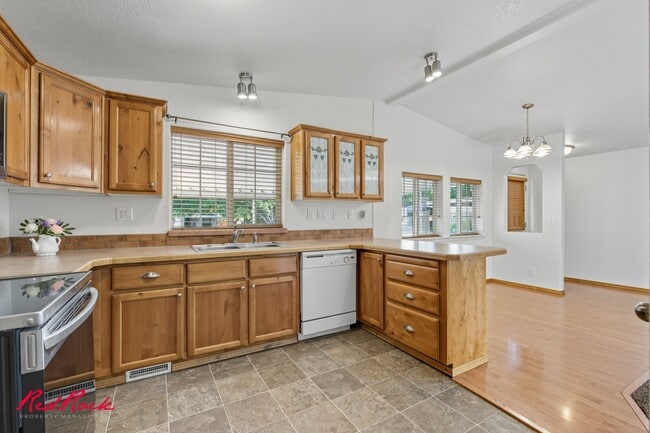 Building Photo - Single-Level 2 Bedroom Home in Washington 55+ Community!