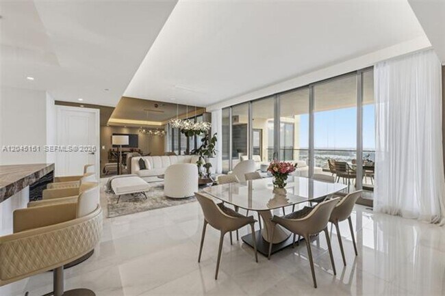 Building Photo - 17901 Collins Ave