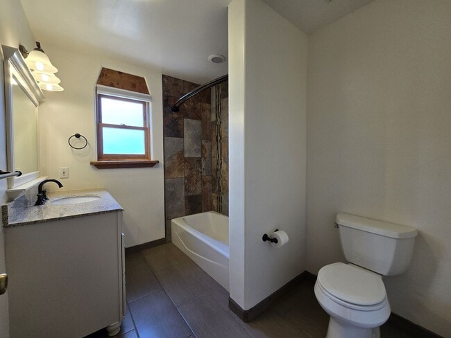 Building Photo - 19 Camerada Rd