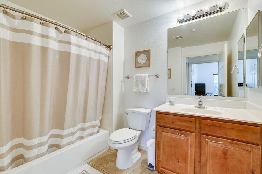 Building Photo - 33550 N Dove Lakes Dr