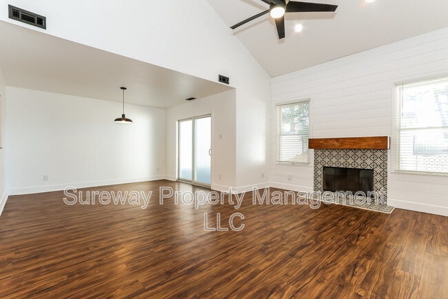 Building Photo - 316 Lake Side Dr