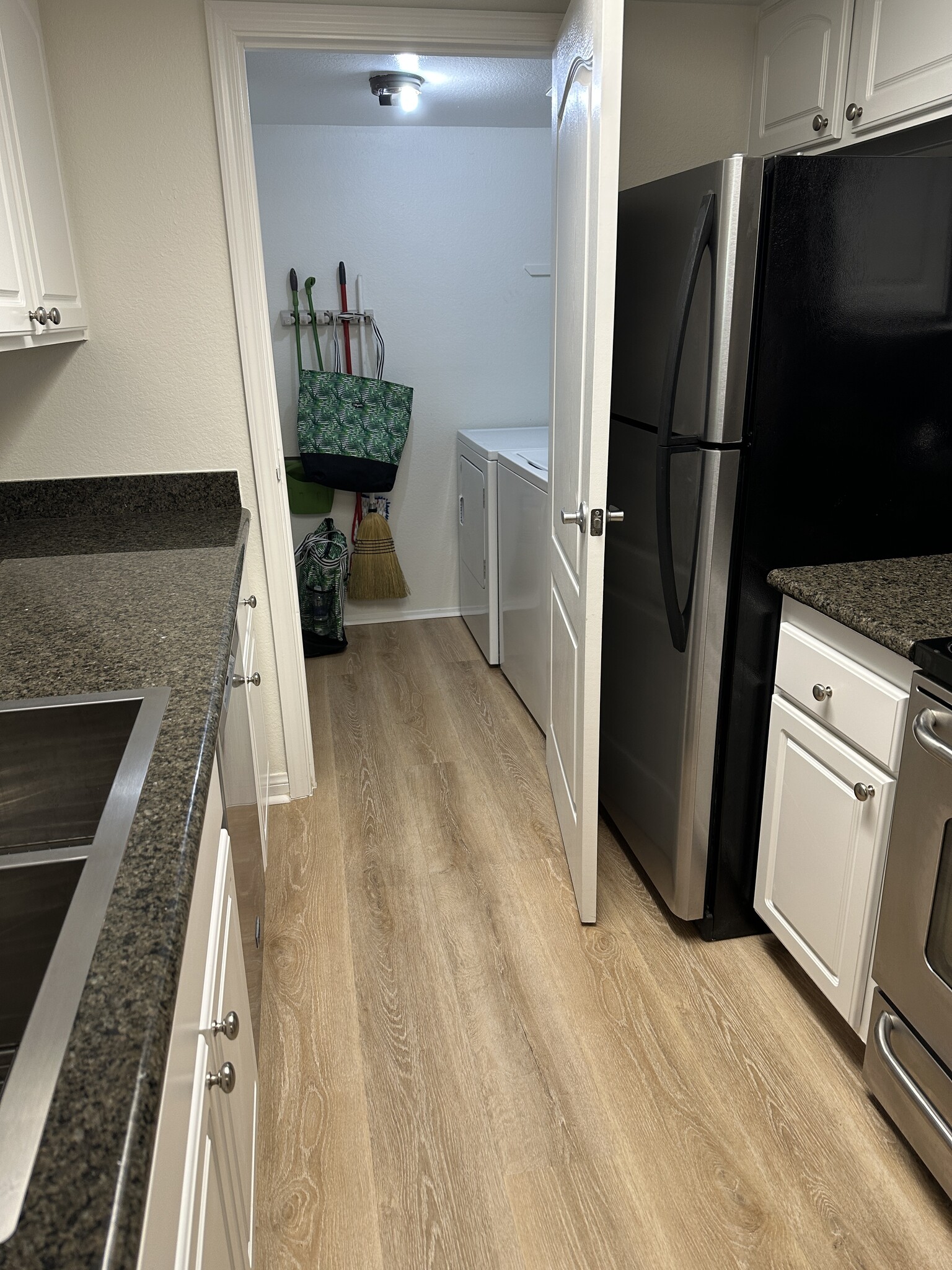 Building Photo - 12067 Alta Carmel Ct