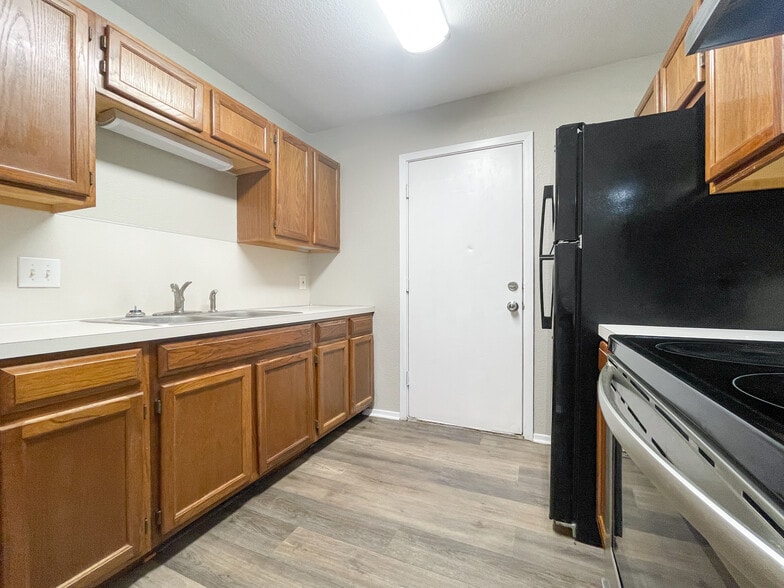 Building Photo - 407 N Bermuda St