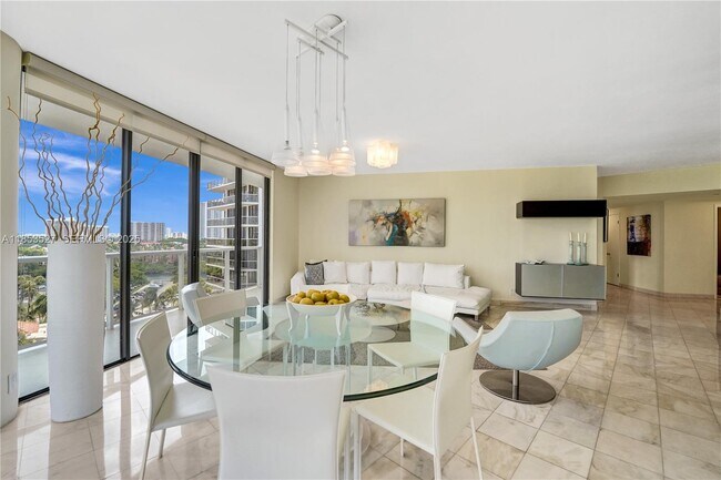 Building Photo - 20281 E Country Club Dr