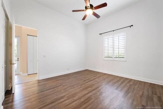 Building Photo - 511 SW Squire Johns Ln