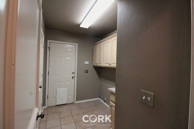 Building Photo - 2808 Stonebrook Rd