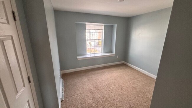 Building Photo - $2,000 townhome for rent Swatara township 3 bed 2.5 baths