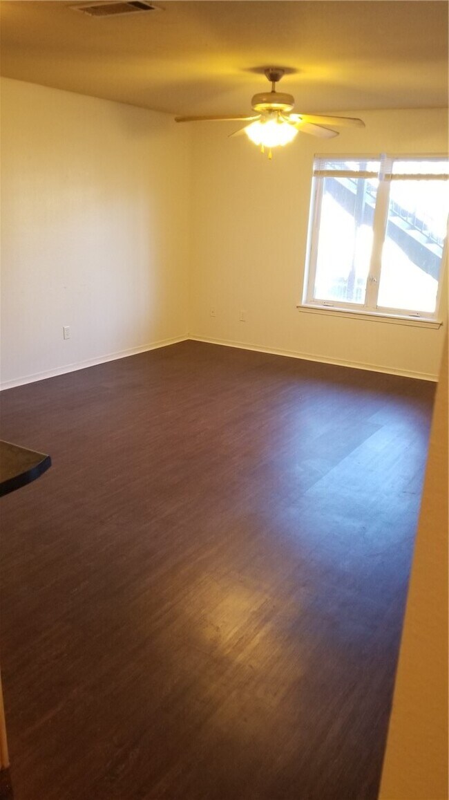 Building Photo - 820 W Piedmont Pl