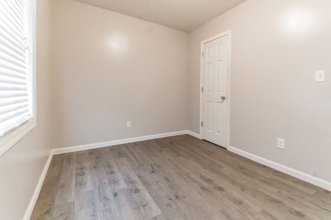 Building Photo - GREAT PRICE! Move-In Ready 3-Bedroom Home Near Camp Lejeune