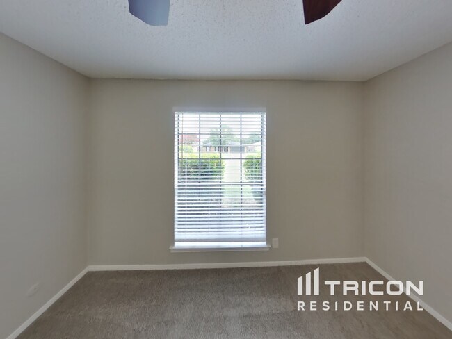 Building Photo - 2813 Whitehurst Dr