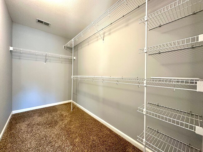 Building Photo - Spacious 3-Bedroom Home with Fenced Yard & Garage!