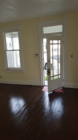 Building Photo - Move Right In!  What a great value