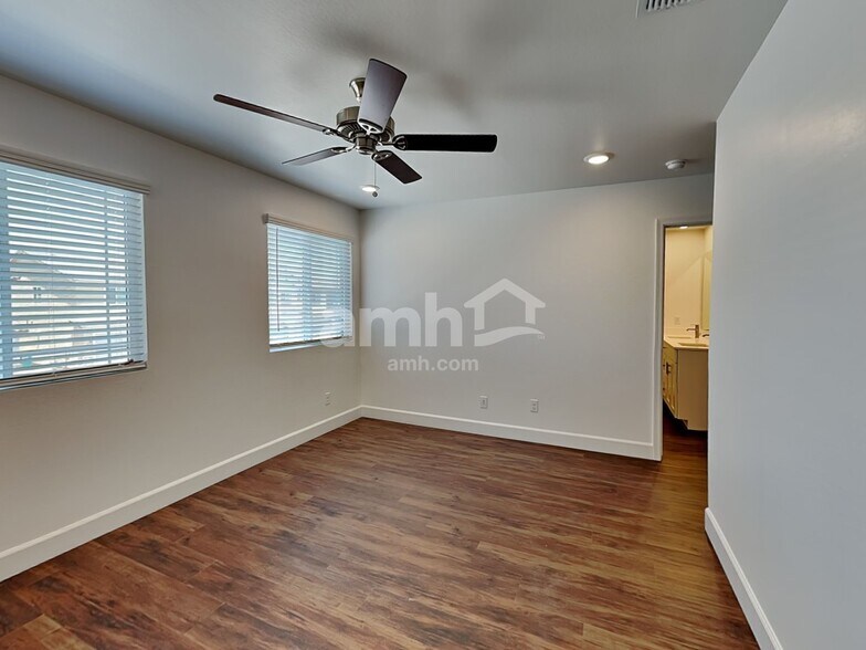 Building Photo - 17157 W Lawrence Ln