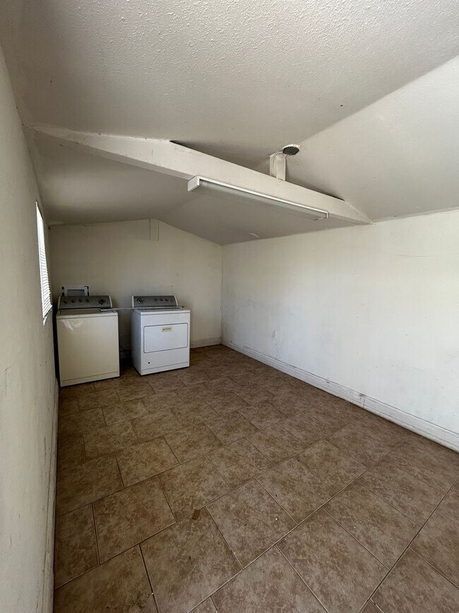 Building Photo - 2764 Wilma St