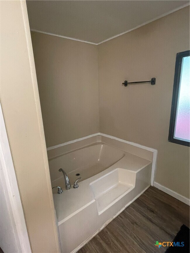 Building Photo - 653 Scarbourough