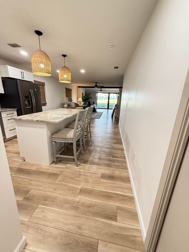 Building Photo - IMG Golf Course 2/2 Condo at Valencia Gard...