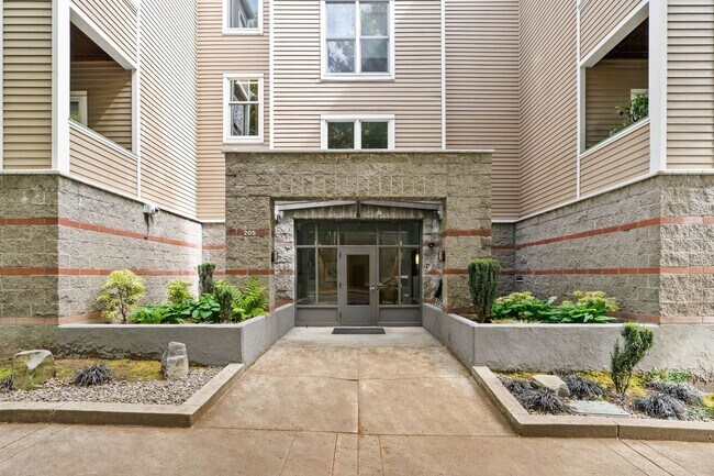 Building Photo - 205 SW Montgomery St