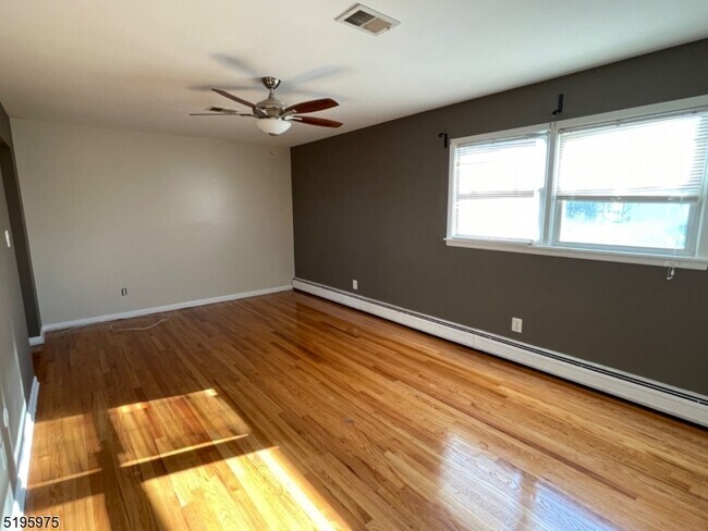 Building Photo - 501 Niles St