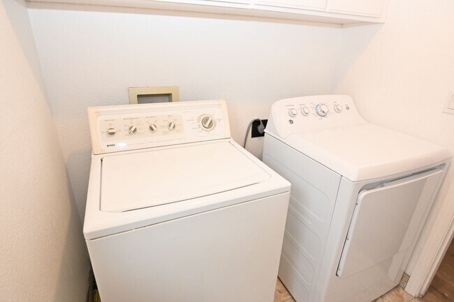 Building Photo - Stunning 5-Bedroom 3 bath 2 story Home in Prime North San Jose Location.